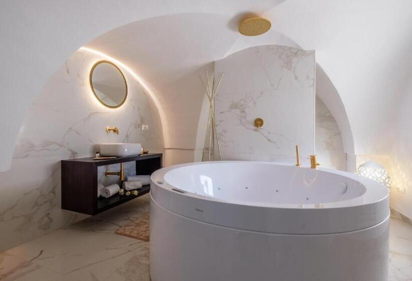 اتاق استاندارد با وان آب گرم, La Bella Ostuni Suites