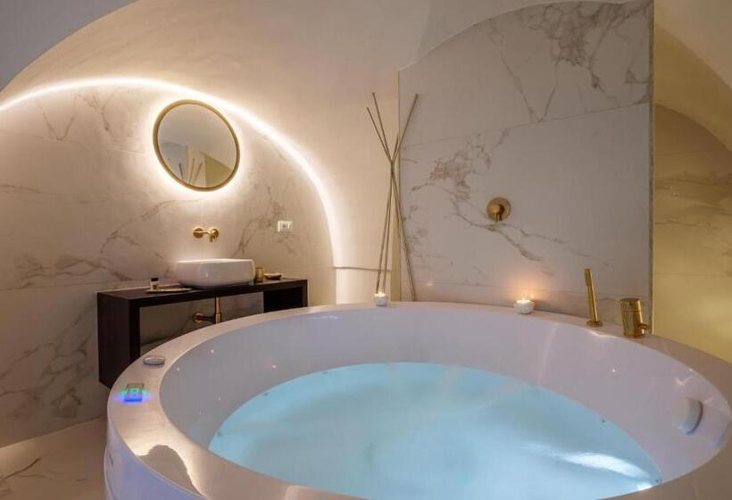 اتاق استاندارد با وان آب گرم, La Bella Ostuni Suites