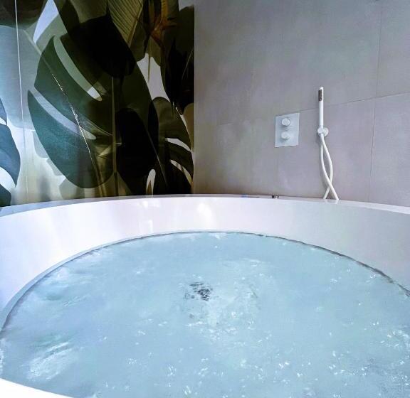اتاق لوکس چهار تخته, La Bella Ostuni Suites