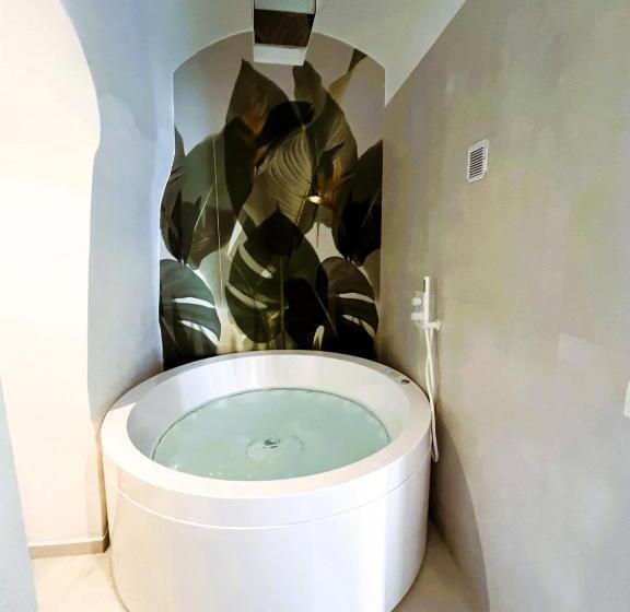 اتاق لوکس چهار تخته, La Bella Ostuni Suites