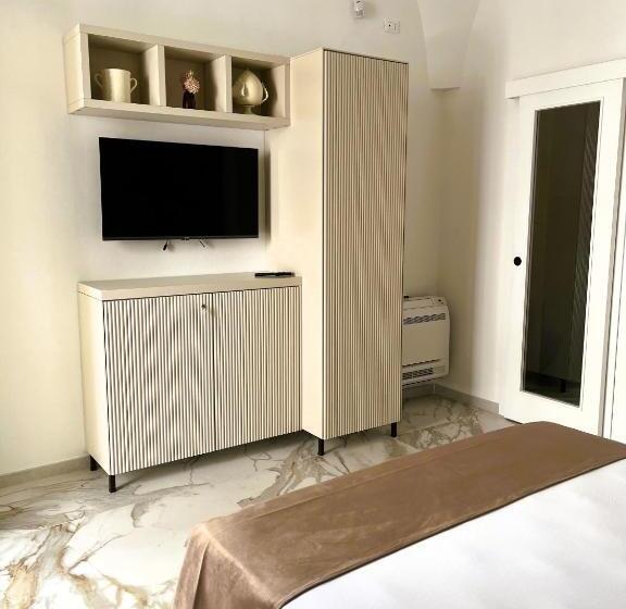 اتاق لوکس سه تخته, La Bella Ostuni Suites