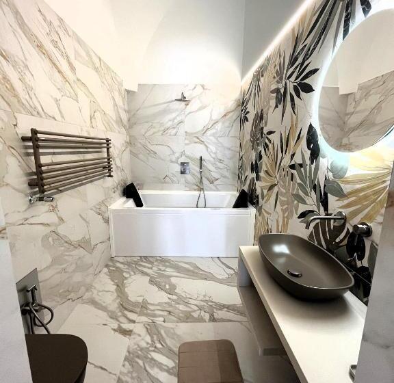 اتاق لوکس سه تخته, La Bella Ostuni Suites