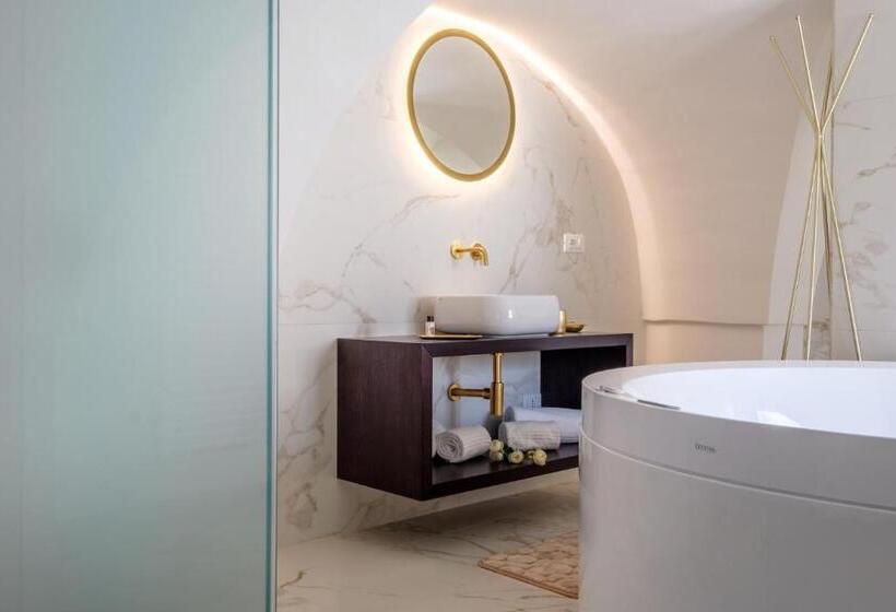 اتاق استاندارد با وان آب گرم, La Bella Ostuni Suites