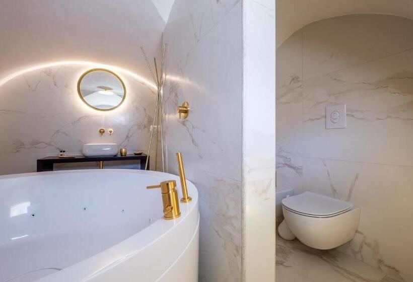 اتاق استاندارد با وان آب گرم, La Bella Ostuni Suites