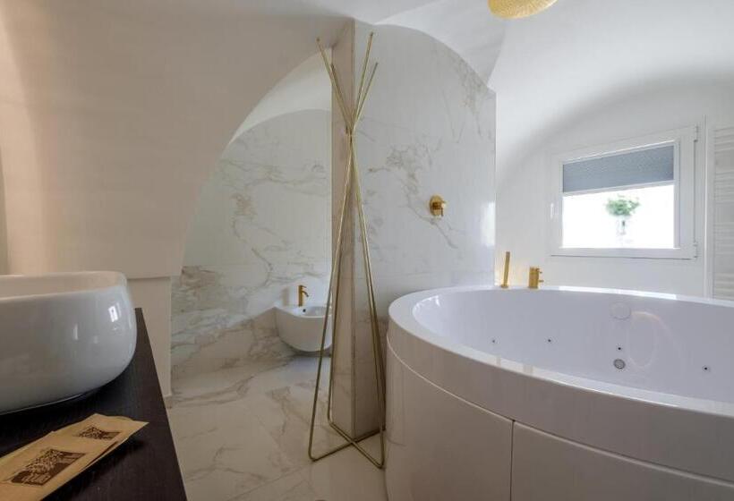 اتاق استاندارد با وان آب گرم, La Bella Ostuni Suites