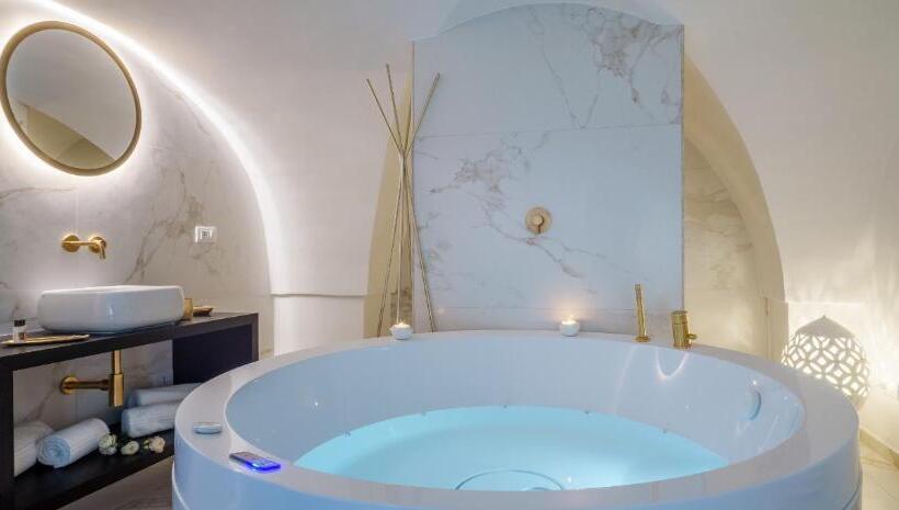 اتاق استاندارد با وان آب گرم, La Bella Ostuni Suites