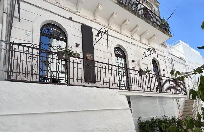 اتاق لوکس چهار تخته, La Bella Ostuni Suites
