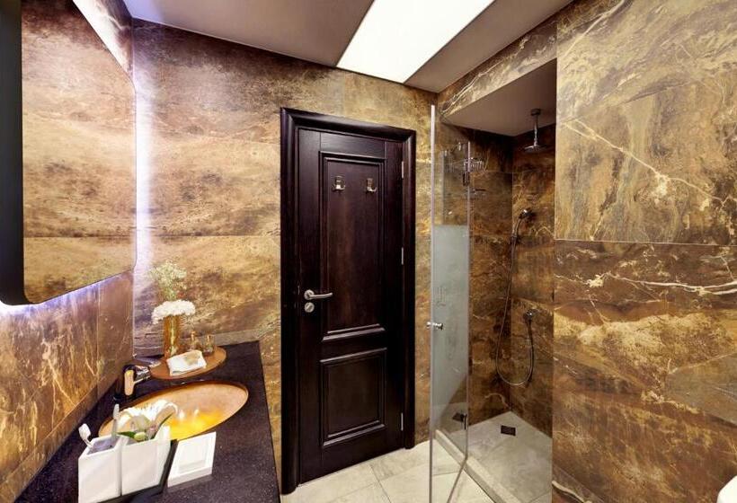 اتاق لوکس با چشم‌انداز, Tsarevets Design And Spa