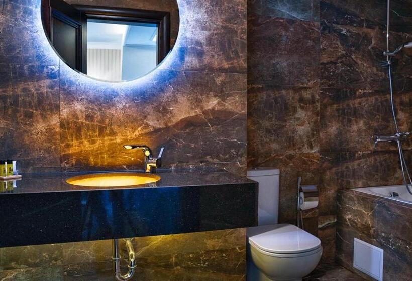 سوئیت با بالکن, Tsarevets Design And Spa