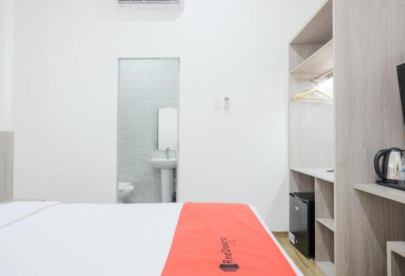 Номер Deluxe, Reddoorz Plus @ Jalan Juanda Medan