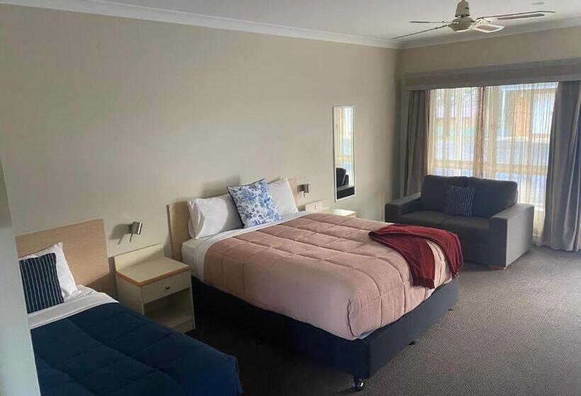 Трехместный Номер Deluxe, Tumbarumba Motel & Elms Restaurant