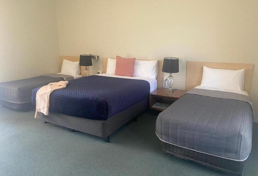 Четырехместный Номер Deluxe, Tumbarumba Motel & Elms Restaurant