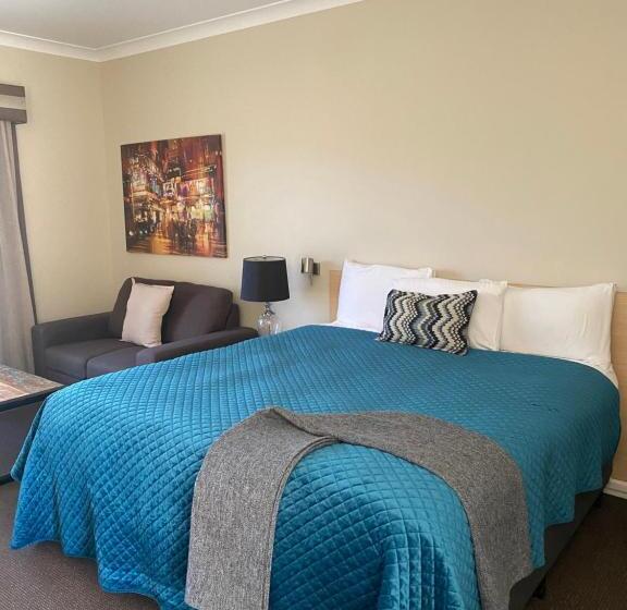 Номер Deluxe Кровать Кинг, Tumbarumba Motel & Elms Restaurant
