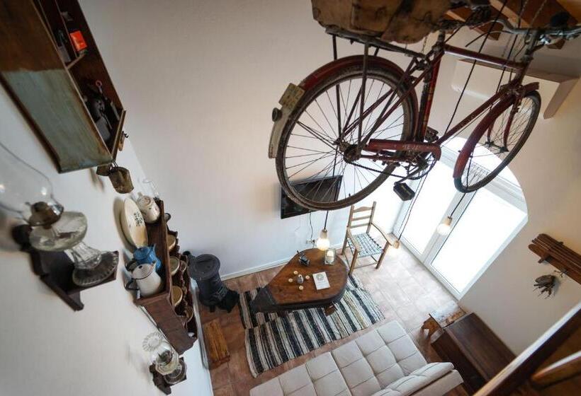 استودیو خانوادگی, Maria`s Guesthouse