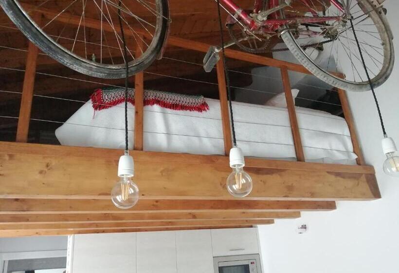 استودیو خانوادگی, Maria`s Guesthouse