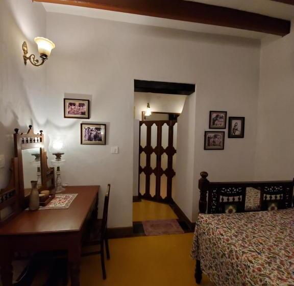 اتاق استاندارد یک نفره, Kariappa House