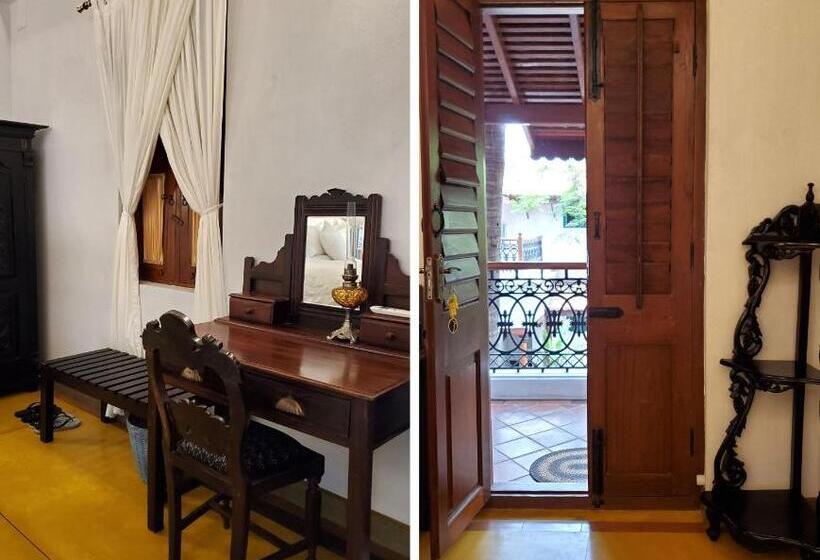 اتاق لوکس با بالکن, Kariappa House