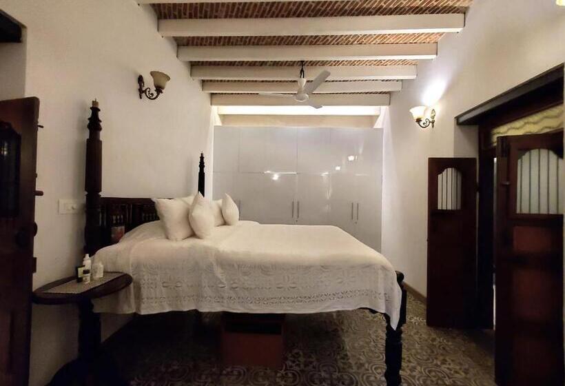استودیوی لوکس, Kariappa House