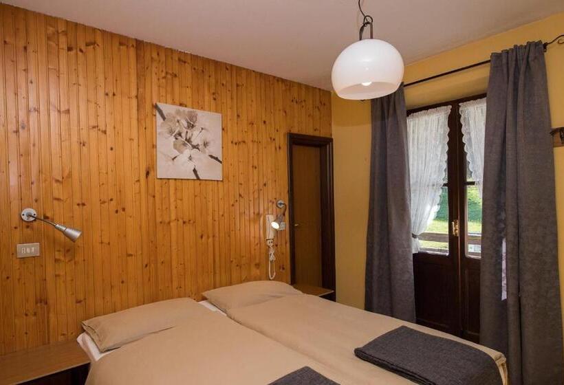اتاق استاندارد چهار تخته, Albergo Al Forte