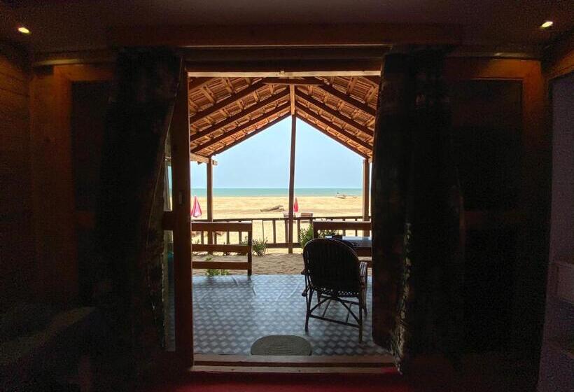 Номер Deluxe Вид на Море с Балконом, Om Sai Beach Huts