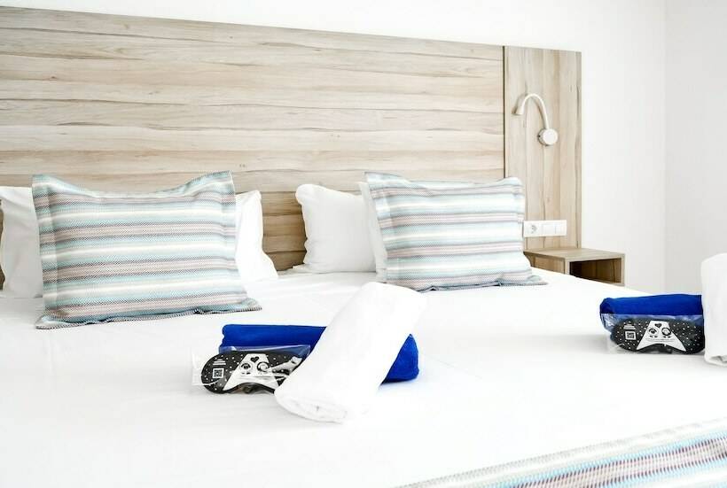 דירת חדר פרמיום עם נוף לבריכה, Aparthotel Playa del Sol - Adults Only