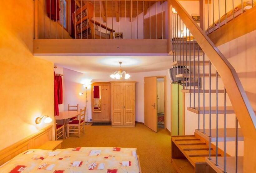 Семейный Номер, Familienhotel Garni Sporting