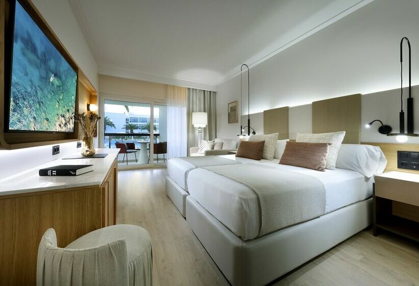 Quarto Deluxe, Grand Palladium Select Palace Ibiza