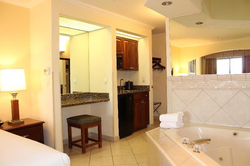 스위트 킹사이즈 침대, Holiday Inn Express Hotel & Suites Tucson Mall, An Ihg