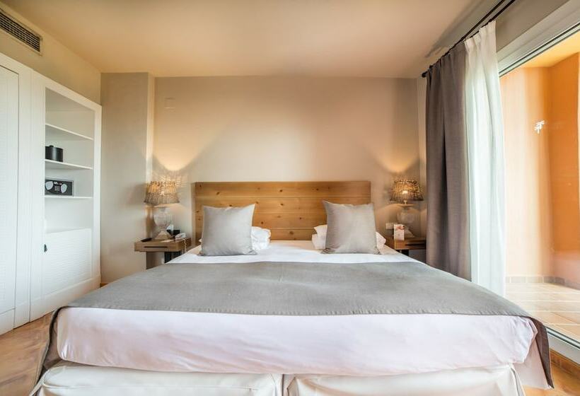 استودیوی استاندارد, Ona Lomas Village   La Manga Club