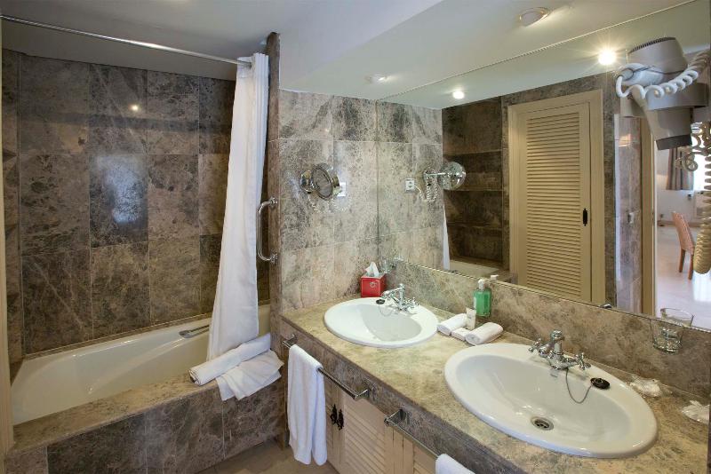 استودیوی استاندارد, Ona Lomas Village   La Manga Club