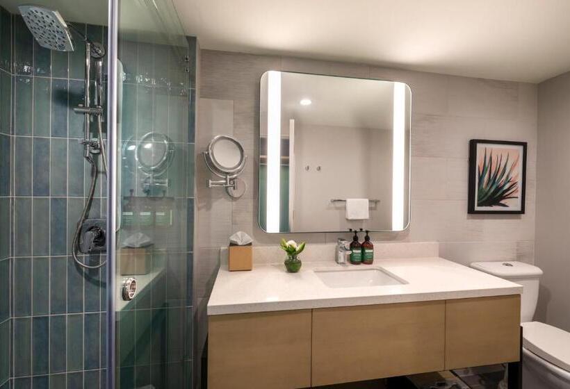 اتاق استاندارد با تخت بزرگ, Crowne Plaza Resort Saipan