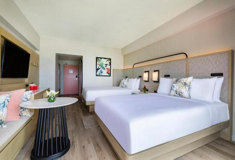 اتاق استاندارد با چشم‌انداز دریا, Crowne Plaza Resort Saipan
