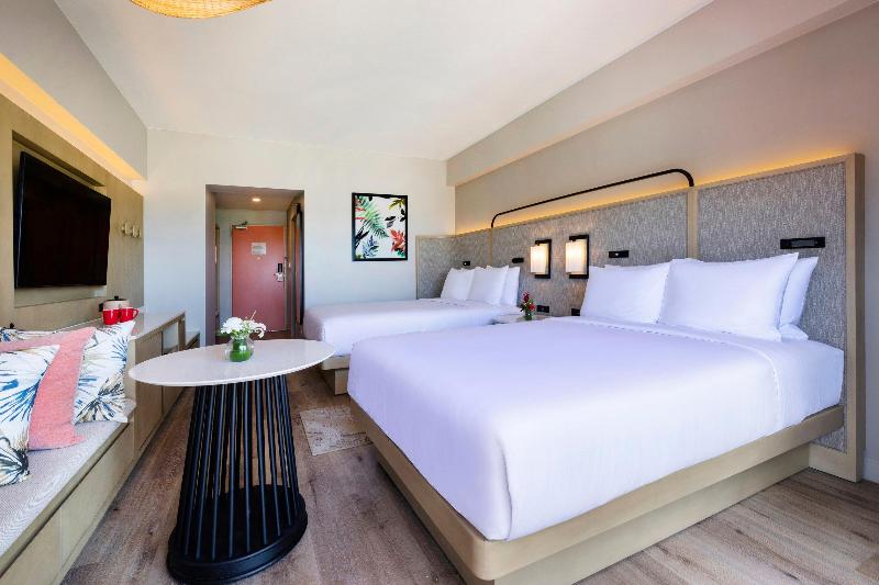 اتاق استاندارد با چشم‌انداز دریا, Crowne Plaza Resort Saipan