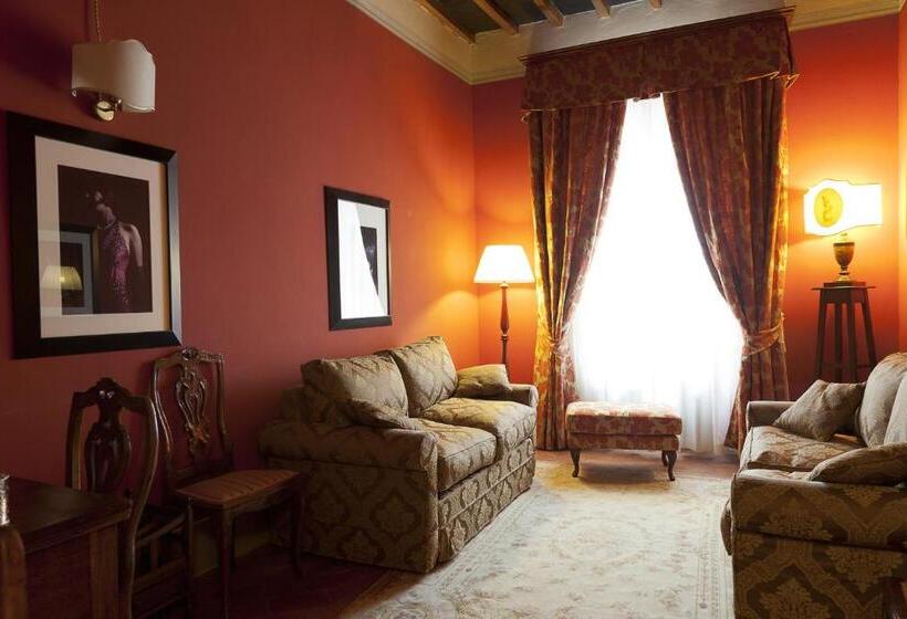 سوییت لوکس, Residenza Palazzo Visdomini