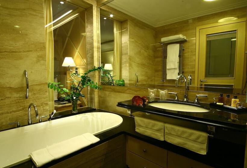 اتاق سوپریور با چشم‌انداز استخر, Splendid Conference & Spa Resort