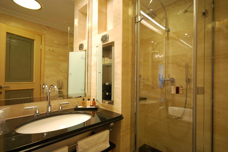 اتاق سوپریور با چشم‌انداز استخر, Splendid Conference & Spa Resort