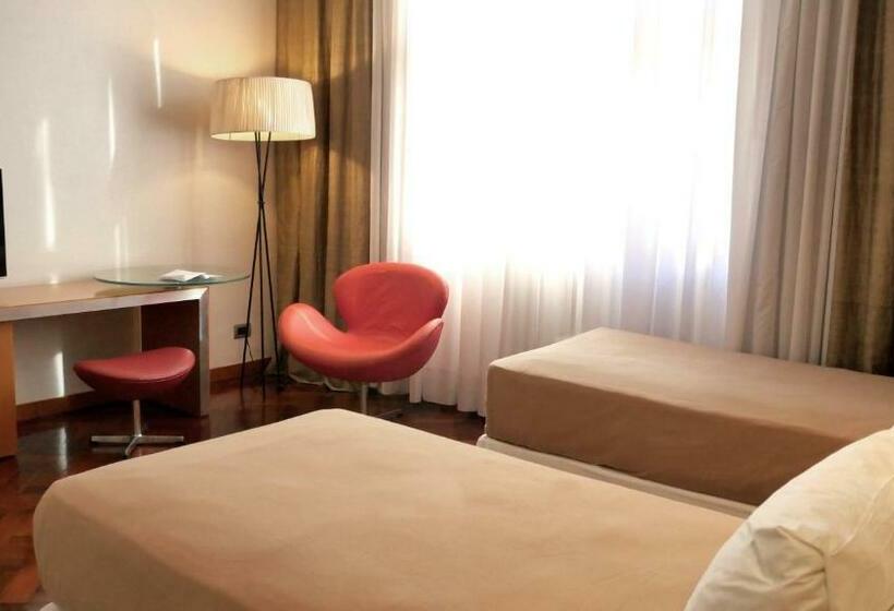غرفة تنفيذية, 725 Continental