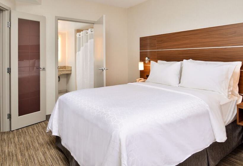 Номер Стандарт, Holiday Inn Express & Suites Buffalo Downtown, An Ihg