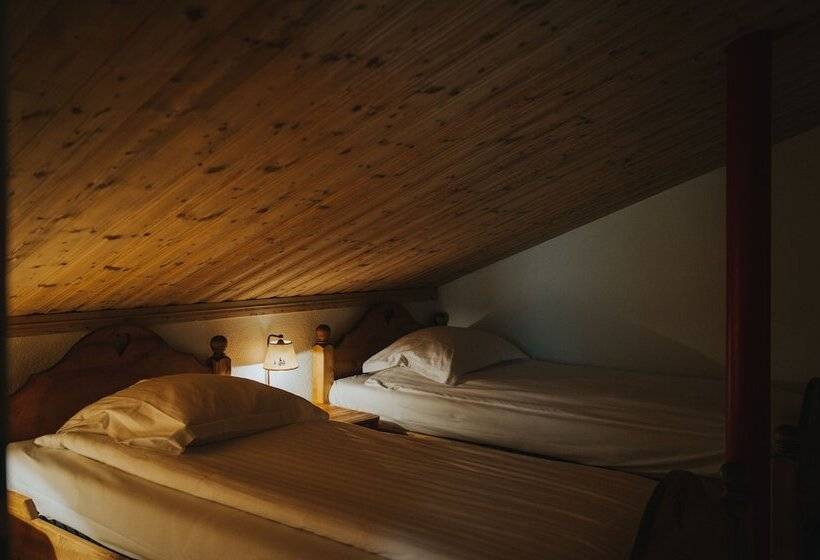 Семейный Номер, Hôtel Magrappé