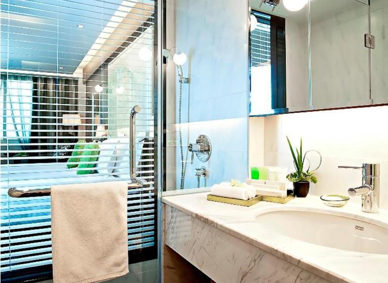 اتاق لوکس با تخت بزرگ, Mövenpick Hotel Hanoi Centre