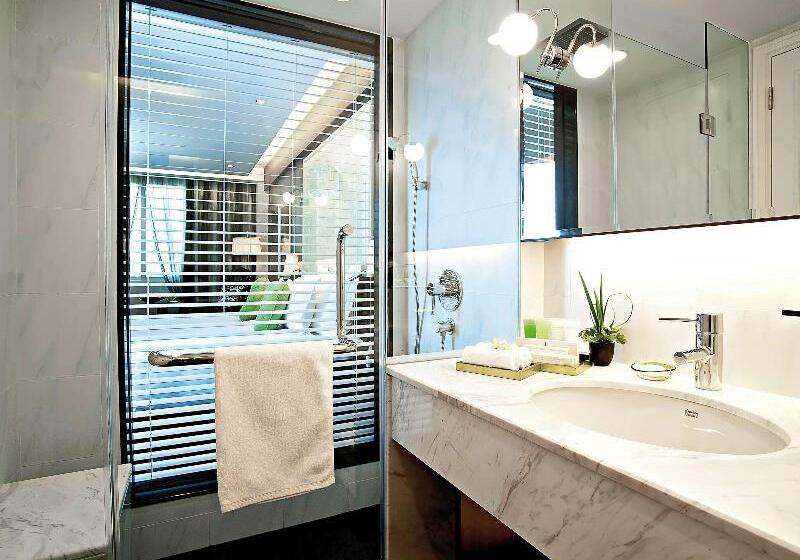 اتاق لوکس با تخت بزرگ, Mövenpick Hotel Hanoi Centre