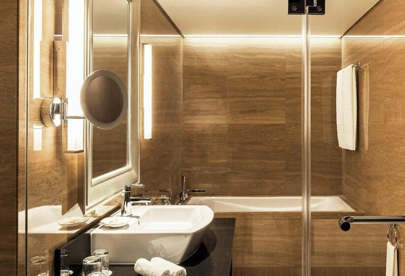 Номер Клуб, Sheraton Dubai Creek Hotel & Towers