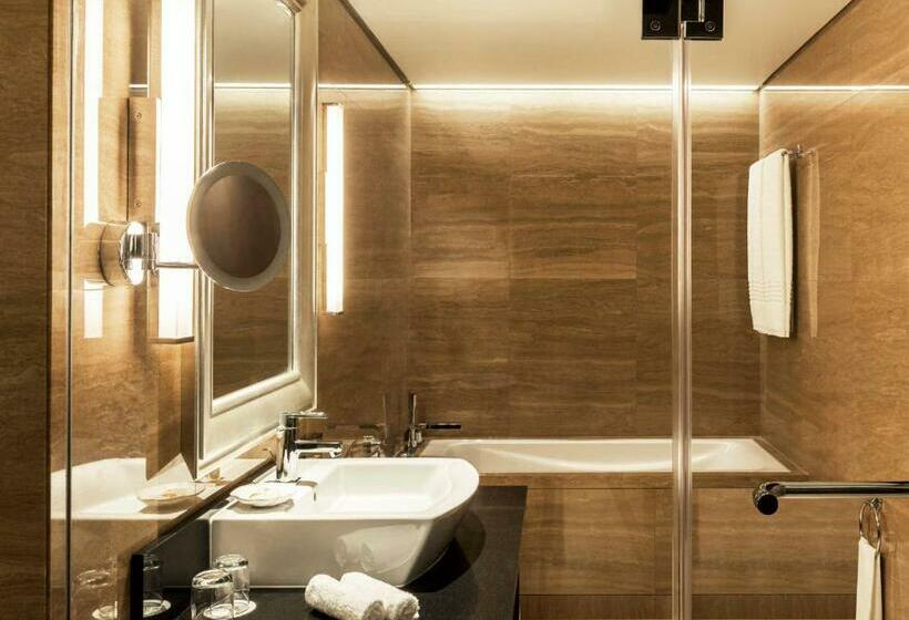 Номер Клуб Кровать Кинг, Sheraton Dubai Creek Hotel & Towers