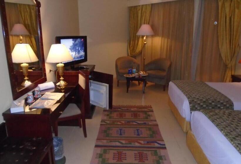 اتاق استاندارد سه نفره, Grand Pyramids