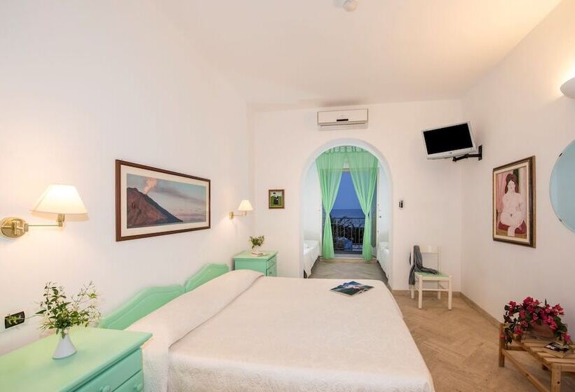 اتاق سوپریور چهار تخته, Ossidiana Stromboli Center