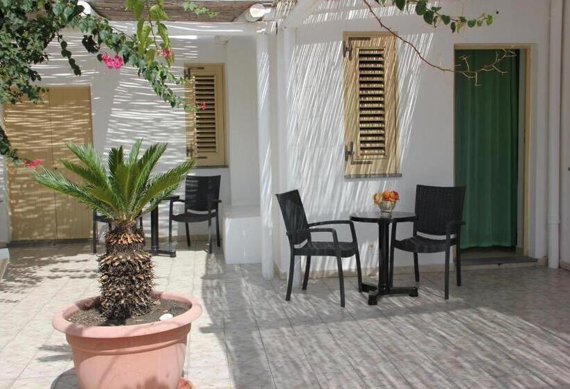 اتاق استاندارد با چشم‌انداز, Ossidiana Stromboli Center