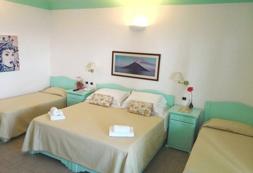 اتاق استاندارد چهار تخته, Ossidiana Stromboli Center