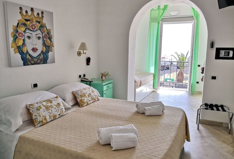 اتاق سوپریور چهار تخته, Ossidiana Stromboli Center