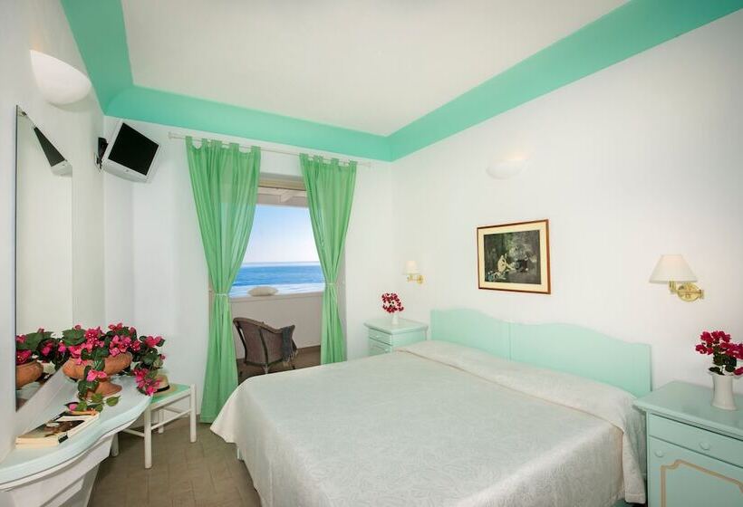 اتاق لوکس با چشم‌انداز دریا, Ossidiana Stromboli Center