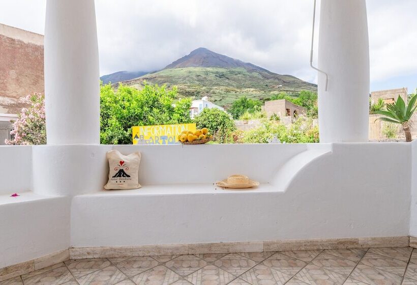 اتاق لوکس با چشم‌انداز دریا, Ossidiana Stromboli Center